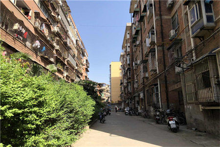 市府家属院63平套二带附房仅售52.8万