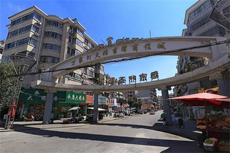 新上房源！西外莲花湖中间楼层全屋品牌家具家电可做婚房